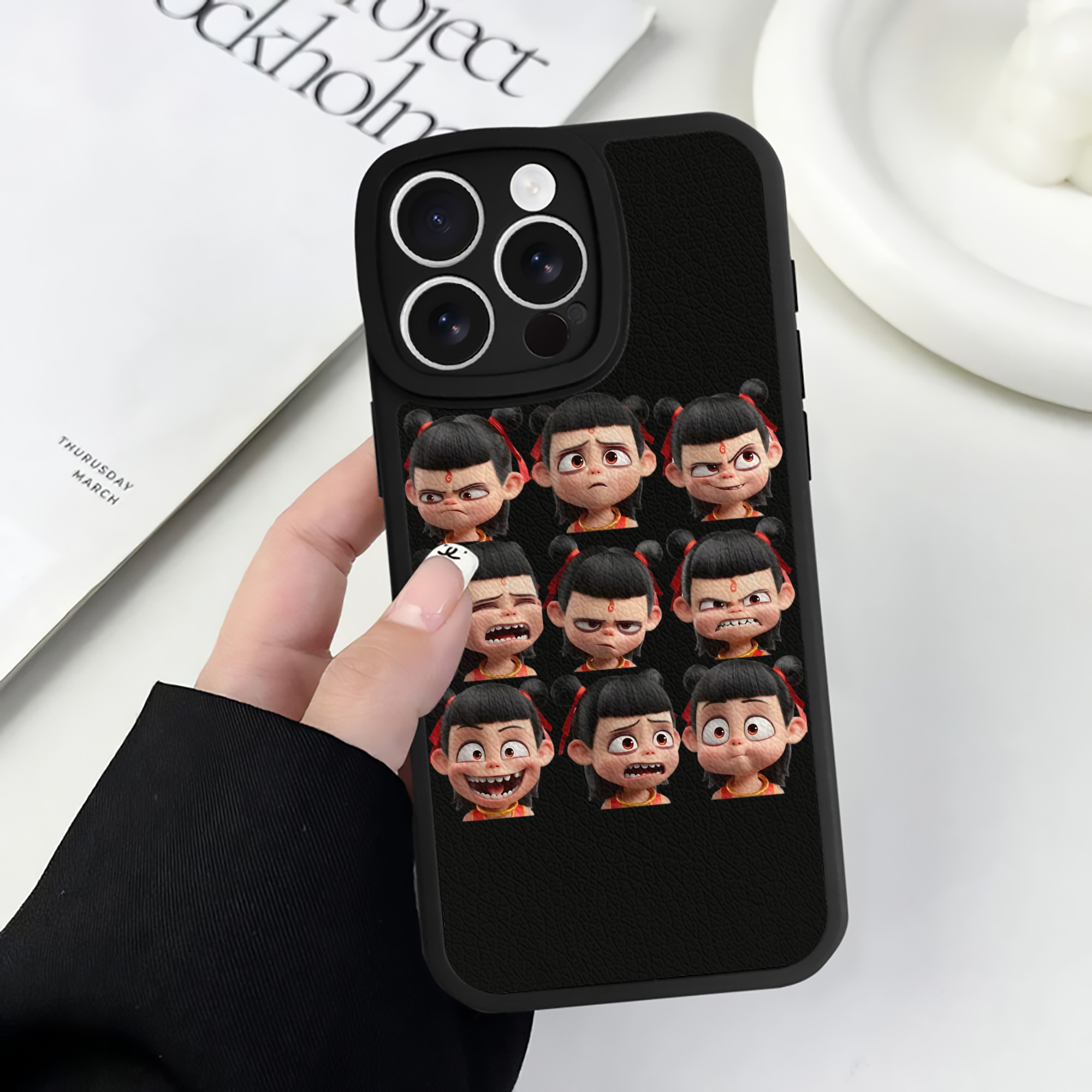 （画像用） Ne Zha 2 ナタ 魔童の大暴れ 【iPhone 16シリーズ対応】シリコンスマホケース（レザー調） 材質：シリコン